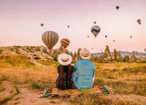 Volare in mongolfiera sulla Cappadocia: un’esperienza da sogno tra le nuvole